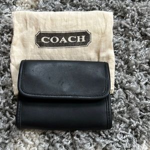 Vintage coach jewelry holder. Compact looks like a Wallet. Hard to find.